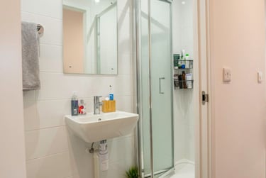 Platinum En Suite - Image 5